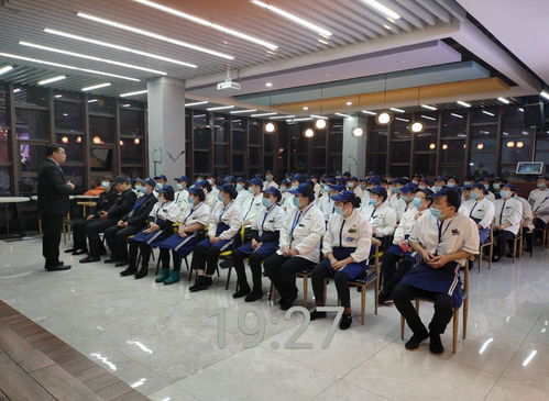 我校全體食堂員工圓滿完成餐飲安全培訓(xùn)考核，通過率高達(dá)100%并開展慶祝歌舞活動